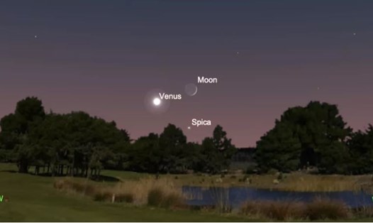 Mặt trăng, sao Kim và ngôi sao sáng Spica tạo thành hình tam giác đều trên bầu trời tối 9.9. Ảnh: SkySafari