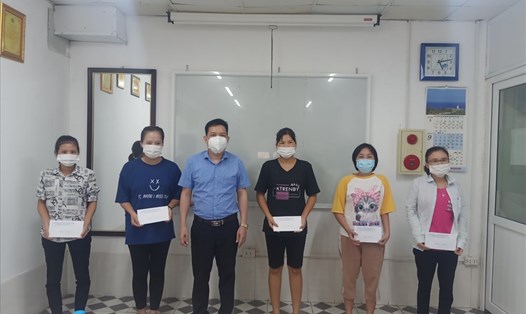 Liên đoàn Lao động thành phố Bắc Giang trao hỗ trợ cho CNLĐ có hoàn cảnh khó khăn tại Công ty TNHH Onechang Vina.