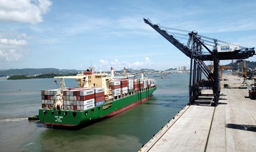 Chuyến tàu thí điểm của hãng tàu container lớn nhất thế giới cập Cảng container quốc tế Cái Lân, Hạ Long chiều 9.9.2021. Ảnh: Hoàng Nga