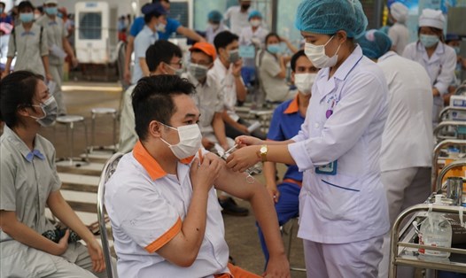 Hải Phòng ưu tiên tiêm vaccine cho doanh nghiệp đông lao động. Ảnh Mai Dung