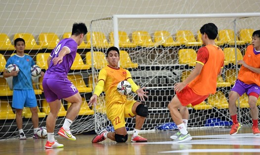 Đội tuyển Futsal Việt Nam nỗ lực chuẩn bị cho trận ra quân. Ảnh: VFF