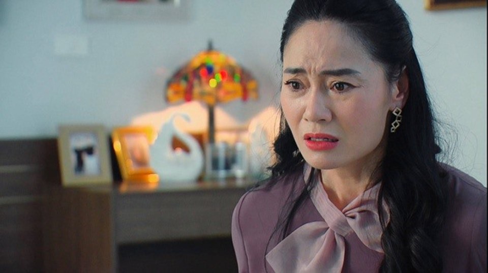 Bà Xuân hiền lành, cả tin nên hết lần này tới lần khác bị bạn thân lừa dối, lợi dụng. Ảnh: NSX. Bà Xuân hiền lành, cả tin nên hết lần này tới lần khác bị bạn thân lừa dối, lợi dụng. Ảnh: NSX.