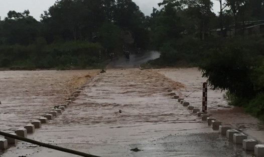 Mưa lớn gây ngập nhiều tuyến đường tại Quảng Trị. Ảnh: BP.