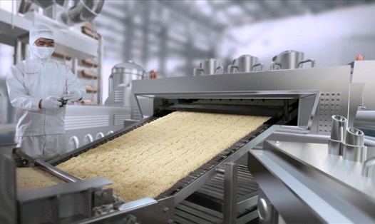 Một phần trong dây chuyền sản xuất mì Hảo Hảo của công ty Acecook. Ảnh: ĐVCC