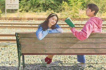 “Miracle” của YoonA và Park Jung Min đạt doanh thu cao trên phòng vé. Ảnh: Poster.