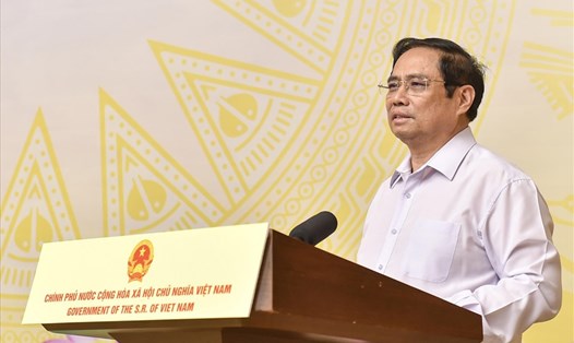 Thủ tướng Phạm Minh Chính phát biểu tại chương trình "Sóng và máy tính cho em". Ảnh Nhật Bắc