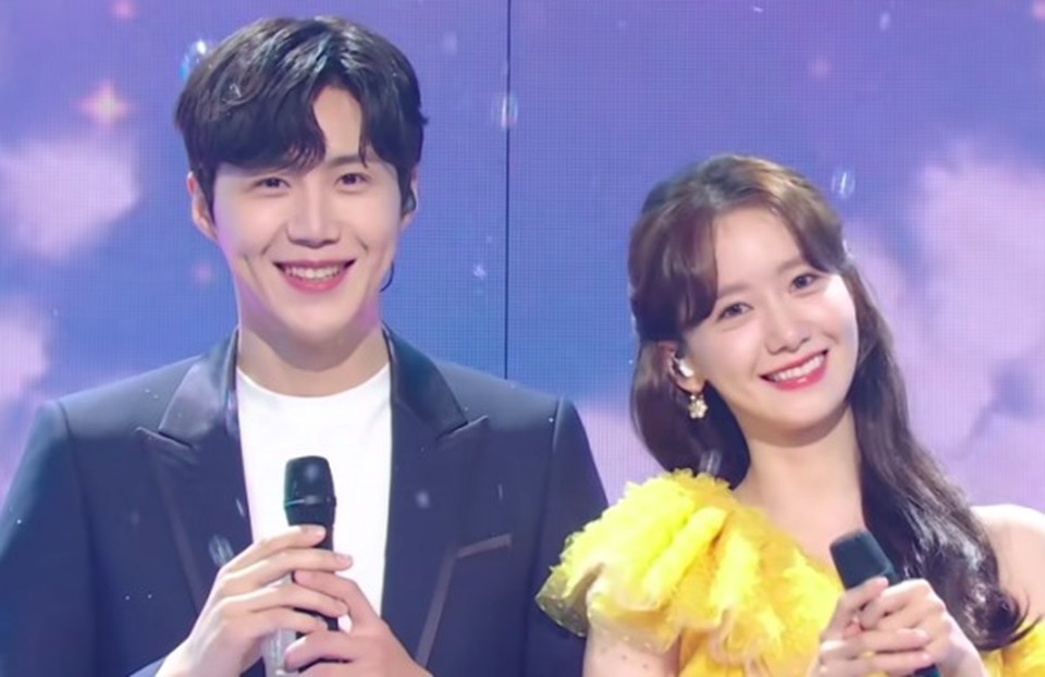YoonA và Kim Seon Ho chính thức nên duyên trên màn ảnh. Ảnh: Cắt clip. YoonA và Kim Seon Ho chính thức nên duyên trên màn ảnh. Ảnh: Cắt clip.