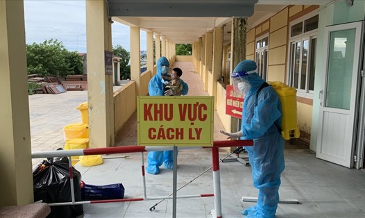 Số trường hợp phát hiện dương tính với SARS-CoV-2 tại Quảng Bình vẫn cao trong những ngày gần đây. Ảnh: LPL