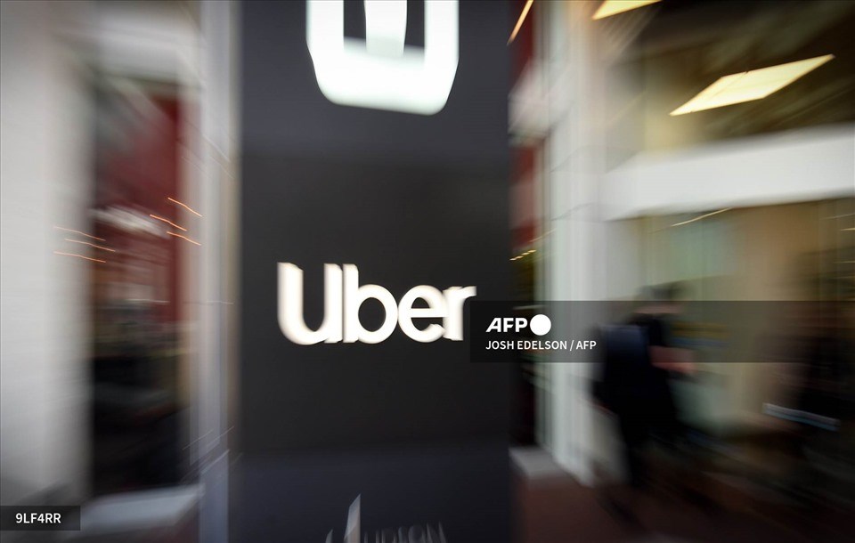 Logo Uber bên ngoài trụ sở công ty ở California, Mỹ. Ảnh: AFP Logo Uber bên ngoài trụ sở công ty ở California, Mỹ. Ảnh: AFP