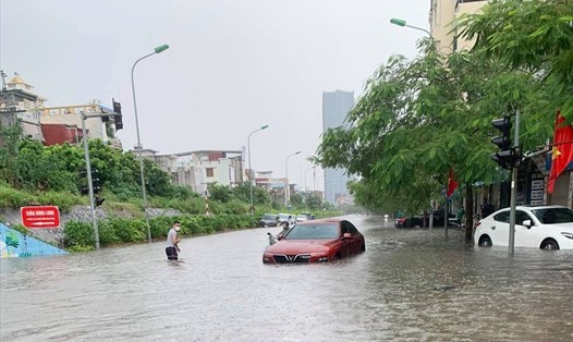 Đường Hùng Vương (Hồng Bàng) ngập sâu trong trận mưa lịch sử ngày 26.8 vừa qua. Ảnh ĐL