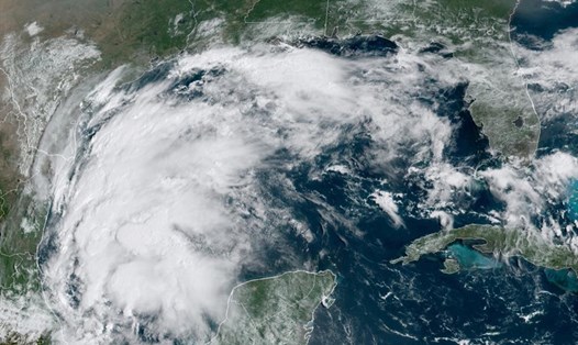 Bão nhiệt đới Nicholas hôm 13.9 đang di chuyển đến vùng duyên hải Vịnh Mexico của Mỹ. Ảnh: NOAA