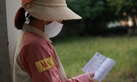 Chị La Thị Lương cảm thấy yên tâm hơn sau khi được tiêm vaccine. 
Ảnh: Hải Nguyễn
