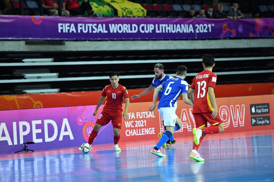 Đội tuyển Futsal Việt Nam thất bại trước Brazil. Ảnh: Quang Thắng