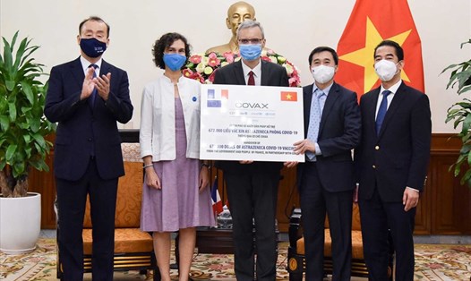 Lễ tiếp nhận tượng trưng 1,5 triệu liều vaccine AstraZeneca do Chính phủ Pháp và Italia tài trợ cho Việt Nam. Ảnh: Bộ Ngoại giao