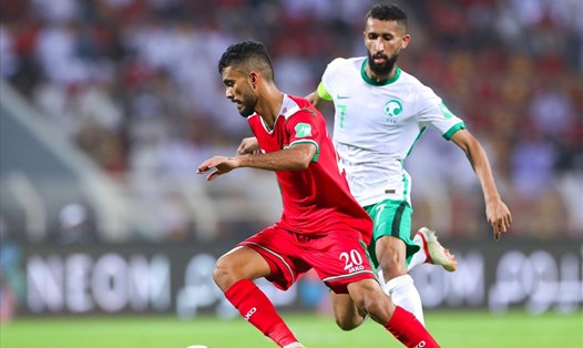 Tuyển Oman (áo đỏ) đã chơi rất tốt ở hai lượt trận đầu tiên của vòng loại World Cup 2022. Ảnh: LĐBĐ Oman.
