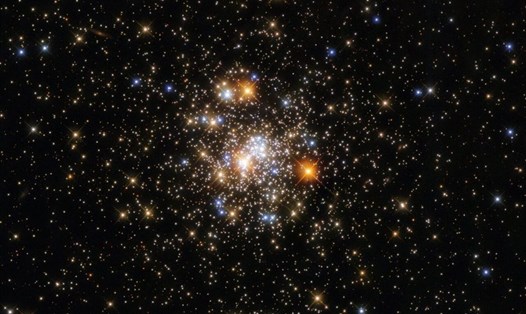 NGC 6717. Ảnh: ESA/Hubble and NASA/A. Sarajedini