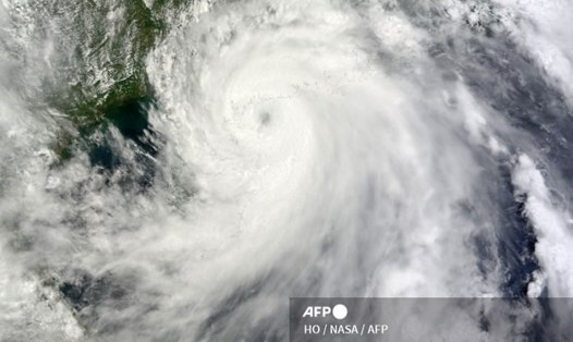 Tin bão mới nhất của Cơ quan Khí tượng Trung Quốc ngày 14.9 dự đoán hướng đi của bão Chanthu. Ảnh: AFP
