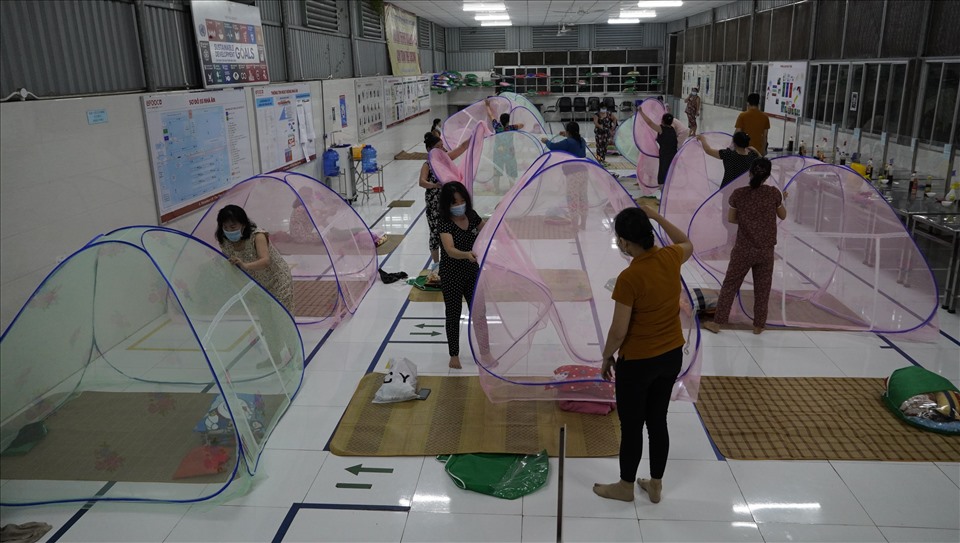 Nhiều doanh nghiệp ở Long An tổ chức sản xuất "3 tại chỗ" hiệu quả trong thời gian giãn cách. Ảnh: H.N