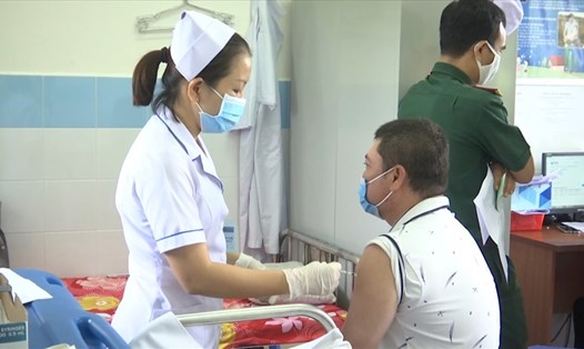 Tiêm ngừa vaccine cho người dân ở Bà Rịa - Vũng Tàu.