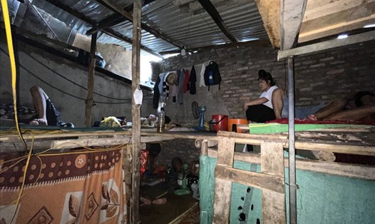 17 người lao động quê Sơn La đang sống trong hoàn cảnh khó khăn tại quận Nam Từ Liêm, Hà Nội. Ảnh: Việt Lâm