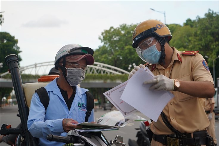 Tạo điều kiện cho người dân ra hoặc vào Hà Nội để khám bệnh, làm visa Tạo điều kiện cho người dân ra hoặc vào Hà Nội để khám bệnh, làm visa