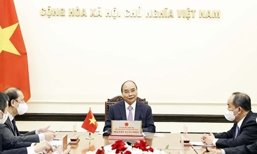 Chủ tịch nước Nguyễn Xuân Phúc điện đàm với Thủ tướng Nhật Bản Suga Yoshihide. Ảnh: TTXVN