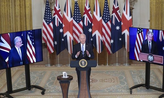 Tổng thống Mỹ Joe Biden, Thủ tướng Anh Boris Johnson và Thủ tướng Australia cùng nhau thông báo thành lập liên minh mới hôm 15.9. Ảnh: AFP