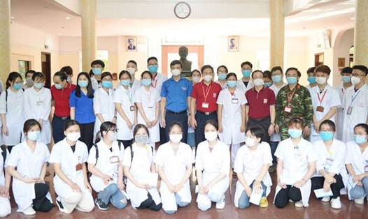 Đoàn công tác của Trường Đại học Y Hà Nội trước giờ xuất quân vào "điểm nóng" chống dịch COVID-19.