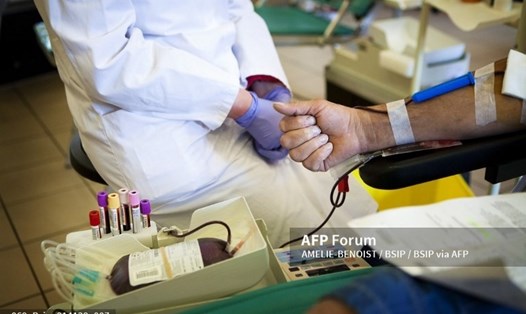 Khoảng 3.000 nhân viên y tế ở Pháp bị đình chỉ công tác vì không tiêm chủng vaccine COVID-19. Ảnh: AFP