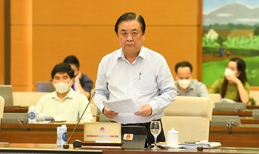 Bộ trưởng Bộ Nông nghiệp và Phát triển nông thôn Lê Minh Hoan trình bày tờ trình. Ảnh: Minh Hùng