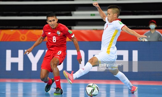 Tuyển futsal Việt Nam bị từ chối 1 bàn thắng trong hiệp 1 trận đấu với Panama sau khi trọng tài tham khảo công nghệ VS. Ảnh: Getty