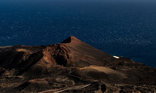 Núi lửa Teneguía tại hòn đảo du lịch Tây Ban Nha. Ảnh: Getty/AFP