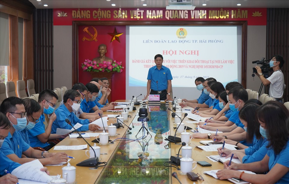 Liên đoàn Lao động TP.Hải Phòng đánh giá kết quả thực hiện đối thoại tại nơi làm việc. Ảnh MD