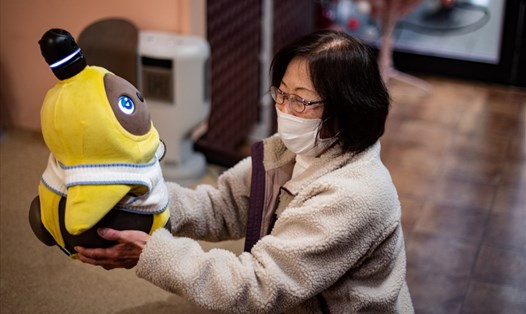 Robot Lovot trong một quán cà phê ở Kawasaki, Nhật Bản. Ảnh minh họa. Ảnh: AFP