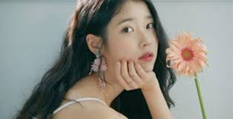 "Em gái quốc dân" là ngôi sao chăm làm từ thiện của Kpop. Ảnh: Poster. "Em gái quốc dân" là ngôi sao chăm làm từ thiện của Kpop. Ảnh: Poster.