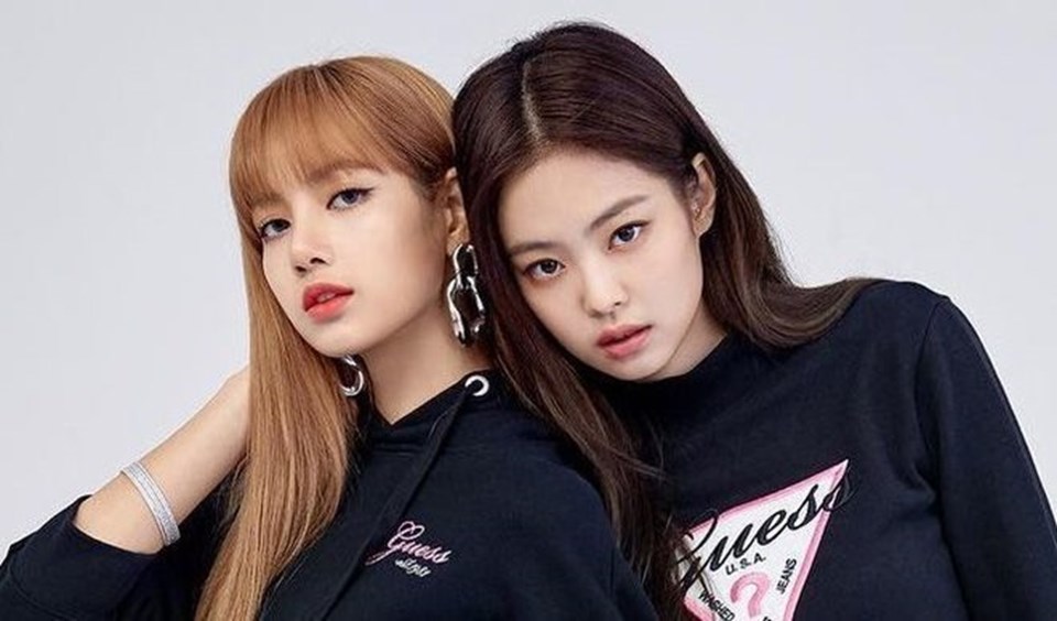 Nữ ca sĩ Lisa - Jennie (BlackPink) giữ vững sức hút của mình. Ảnh: Xinhua. Nữ ca sĩ Lisa - Jennie (BlackPink) giữ vững sức hút của mình. Ảnh: Xinhua.