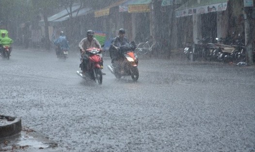 Khu vực Đà Nẵng đến Bình Thuận mưa lớn do ảnh hưởng của vùng áp thấp. Ảnh minh hoạ: ST.