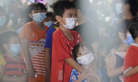 Trẻ em ở Bình Dương đón  Tết Trung thu trong bệnh viện dã chiến.