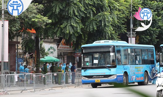 Đã di dời 900 công dân ra khỏi ổ dịch ở phường Thanh Xuân Trung. Ảnh: Phạm Đông (Ảnh ghi nhận chiều 2.9)