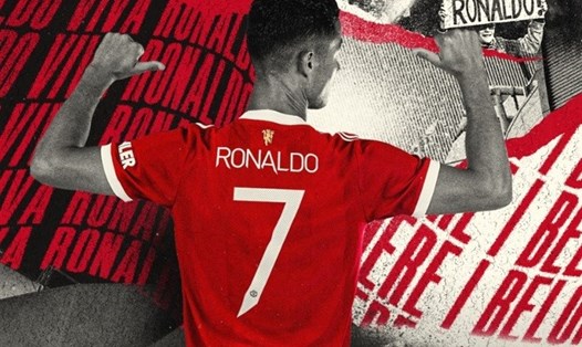Cristiano Ronaldo khoác lại chiếc áo số 7 biểu tượng tại Man United. Ảnh: MUFC