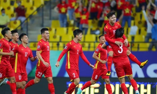 Tuyển Việt Nam dẫn trước đối thủ nhưng bước ngoặt ở phút 54 sau khi VAR can thiệp đã khiến đoàn quân của ông Park thua ngược 1-3. Ảnh: AFC