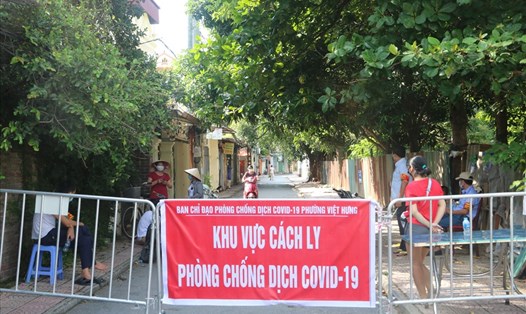 Một điểm phong tỏa tại phường Việt Hưng, Long Biên, Hà Nội. Ảnh: TG