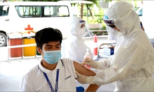 Tiêm phòng vaccine COVID-19 cho công nhân tại Bắc Giang. Nguồn: Bộ Y tế