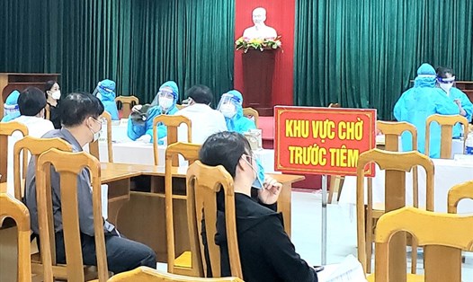 Tỉnh Quảng Bình yêu cầu chấn chỉnh công tác tiêm vaccine COVID-19 sau khi phát hiện sự việc. Ảnh: Lê Phi Long