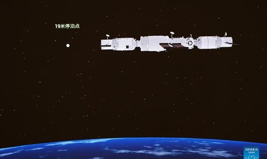 Hình ảnh cho thấy tàu vũ trụ chở hàng Thiên Châu 3 của Trung Quốc đang cập bến module lõi Thiên Hòa. Ảnh: Tân Hoa Xã