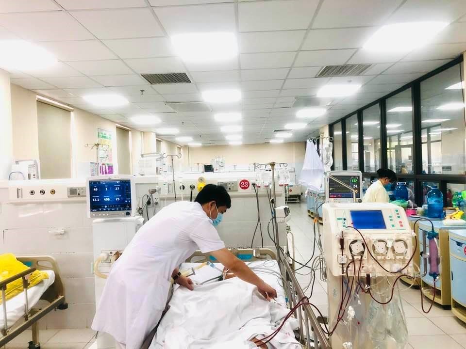 Điều trị bệnh nhân bị sốt mò. Ảnh: BVCC