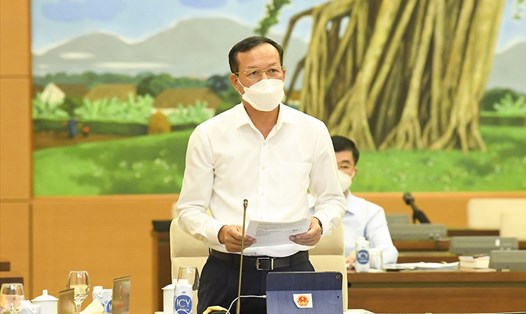 Phó Chánh án TANDTC Nguyễn Trí Tuệ trình bày Tờ trình của TANDTC. Ảnh: Minh Thành