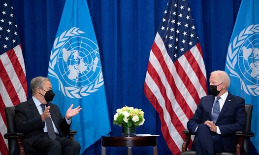 Tổng thống Mỹ Joe Biden (phải) và Tổng thư ký Liên Hợp Quốc Antonio Guterres (trái) gặp song phương bên lề kỳ họp Đại hội đồng Liên Hợp Quốc khóa 76 hôm 20.9. Ảnh: AFP