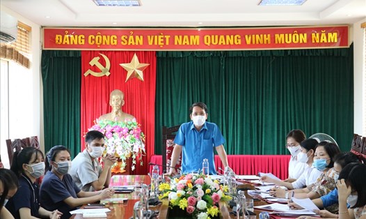 Ông Trần Văn Tú, Phó Chủ tịch Liên đoàn Lao động tỉnh Vĩnh Phúc phát biểu tại buổi giám sát. Ảnh: Lâm Nguyễn