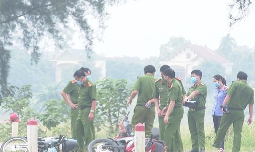 Công an huyện Cẩm Khê, tỉnh Phú Thọ đang điều tra, làm rõ nguyên nhân vụ tai nạn khiến  7 người thương vong. Ảnh: Tuấn Trung.